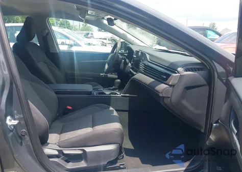 2025 Toyota Camry Le из США, поврежденный, VIN 4T1DAACK8SU015581